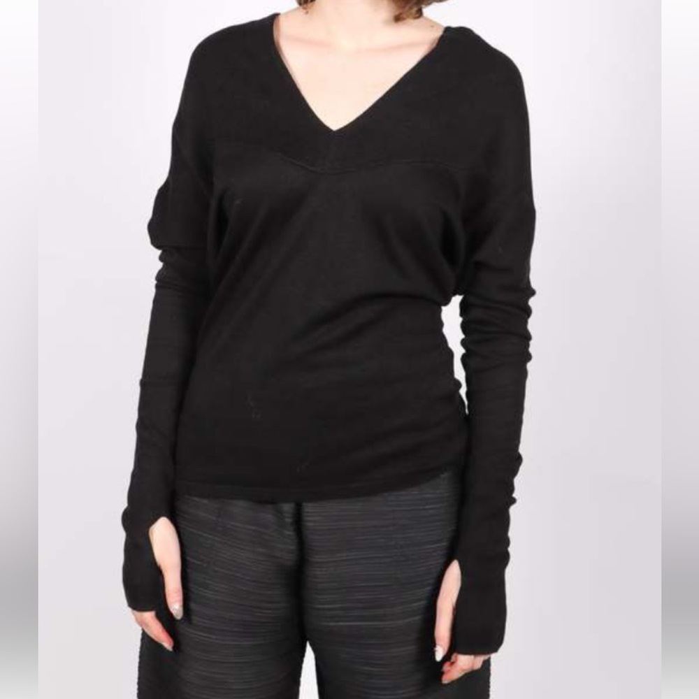 Nicholas K NWOT M Elegant Black Long Sleeve Top